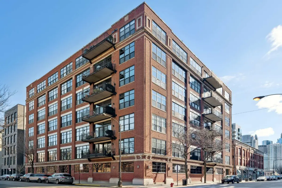 850 W Adams Street