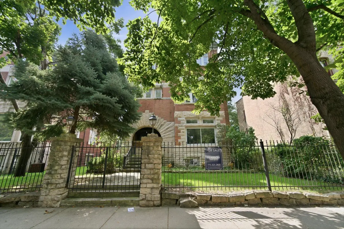 1529 W Adams Street