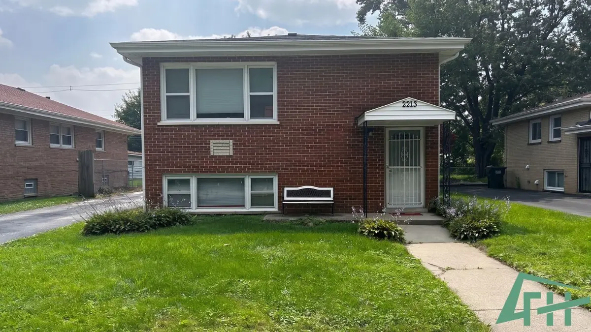2213 W 156th Place