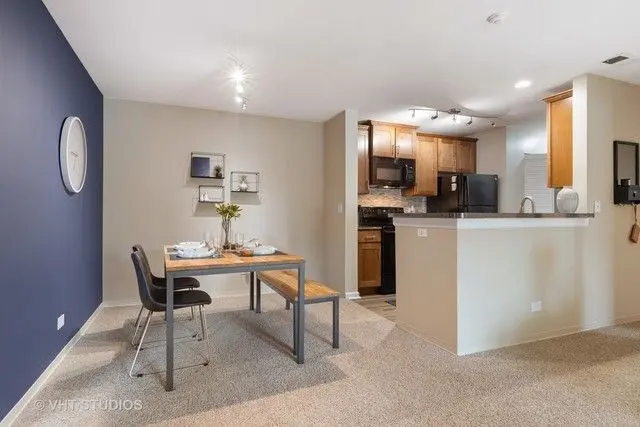21 Kensington Circle
