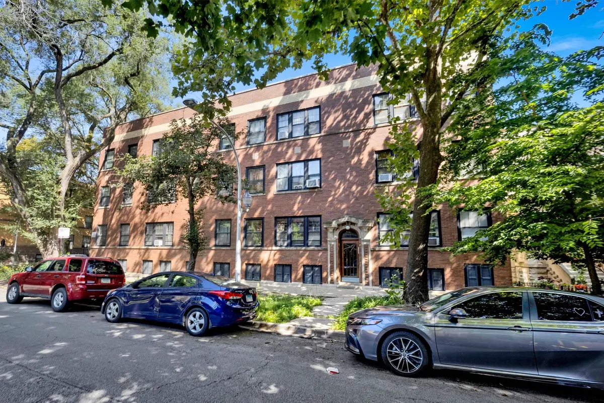 1318 W Granville Avenue