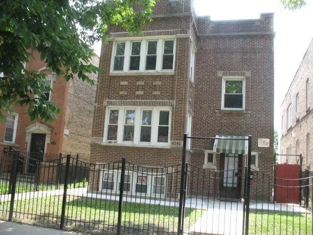 4141 W Barry Avenue