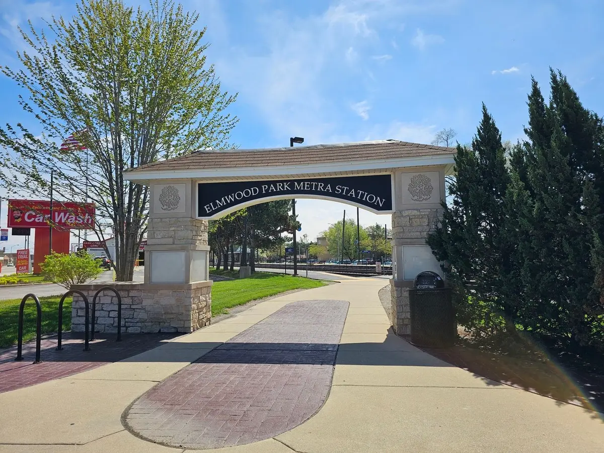 2937 N 74th Court