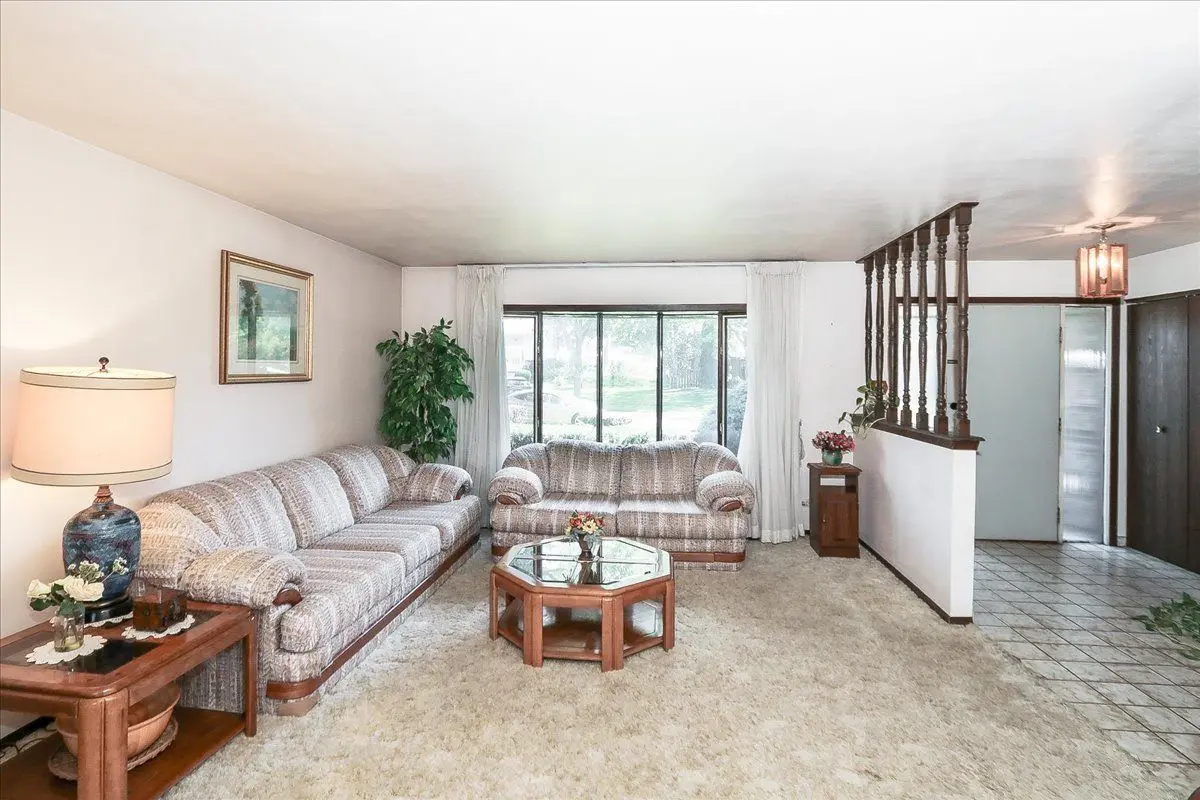 988 Tiverton Court