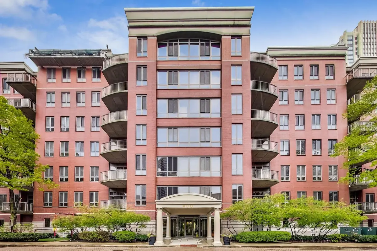 400 N CLINTON Street