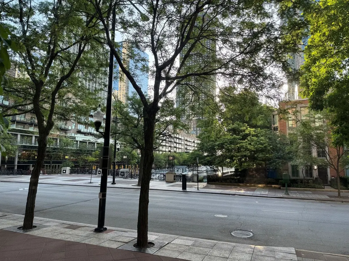 440 N MCCLURG Court