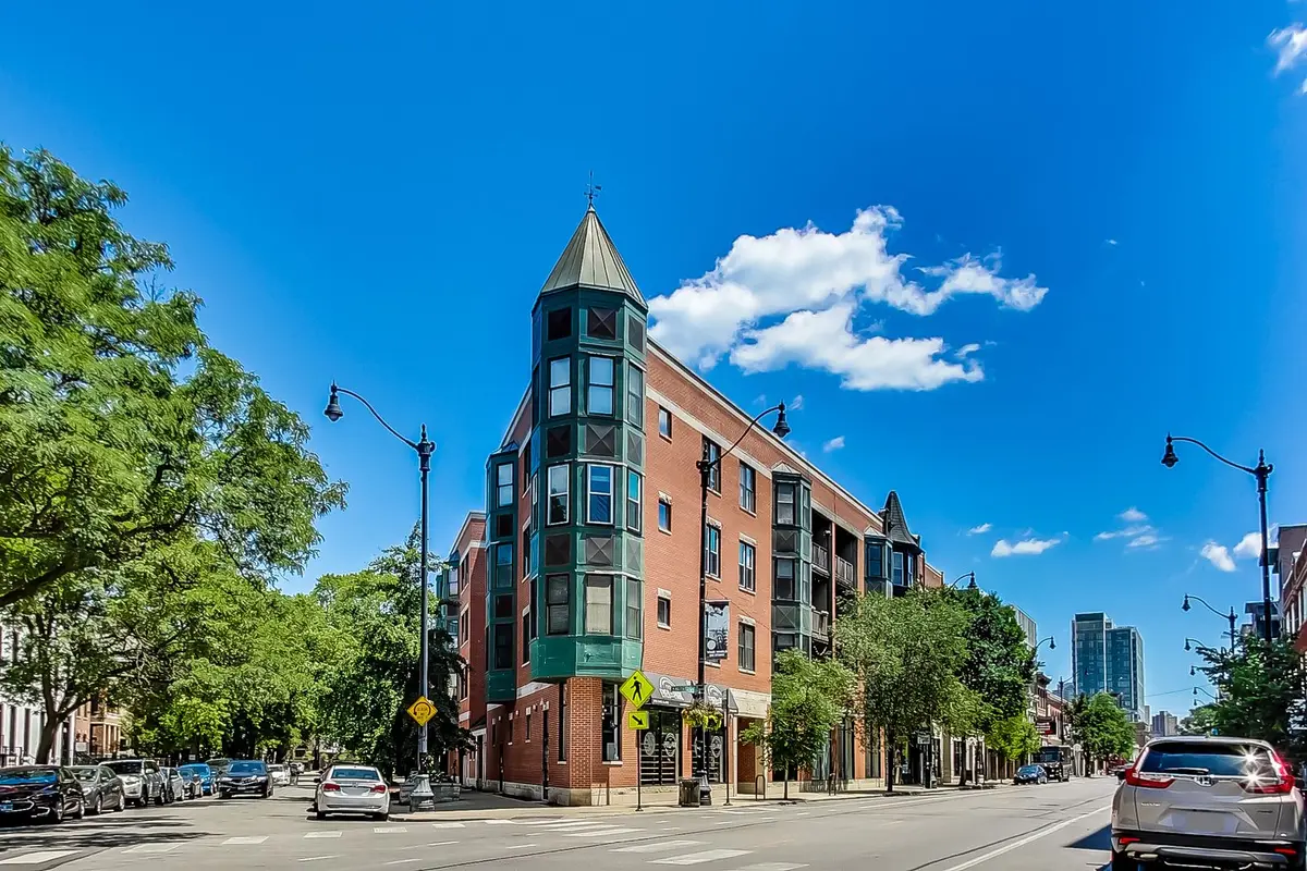 845 W ALTGELD Street