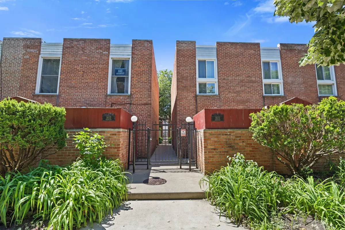 1615 W Greenleaf Avenue