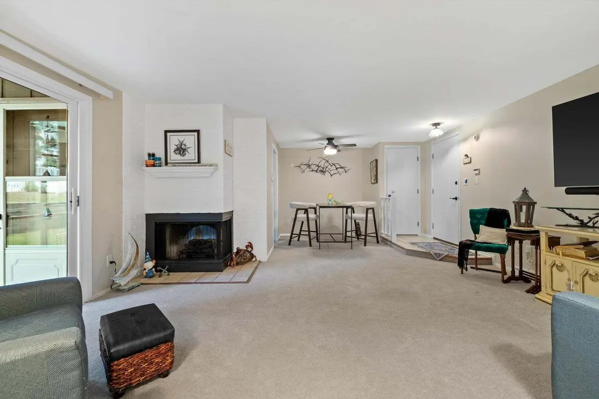950 Woodridge Court