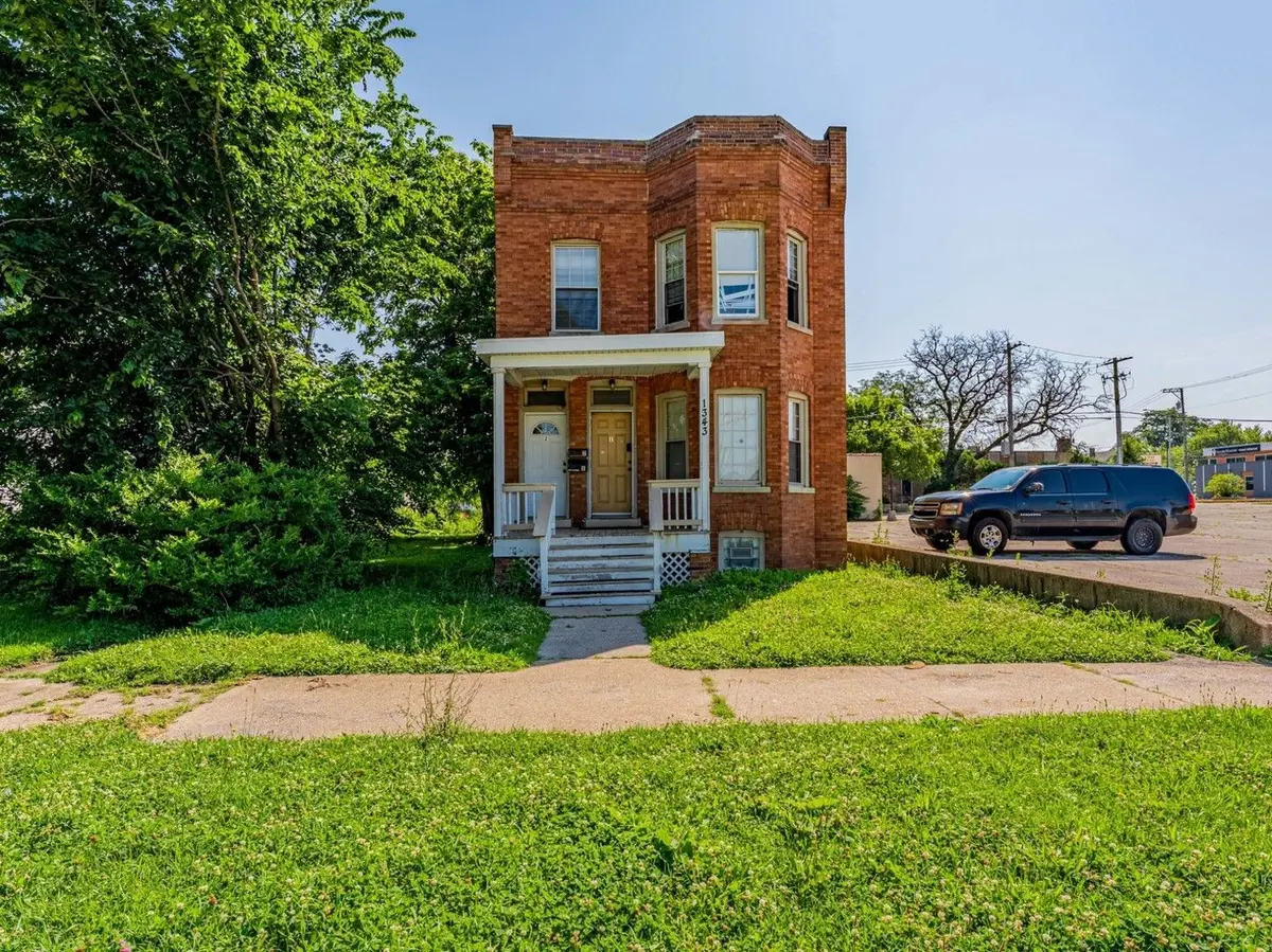 1343 Vincennes Avenue
