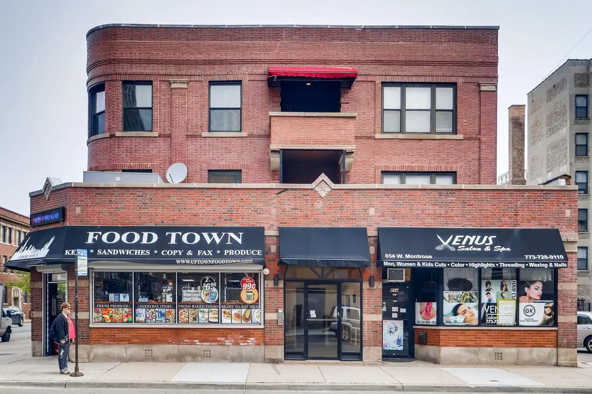 856 W Montrose Avenue