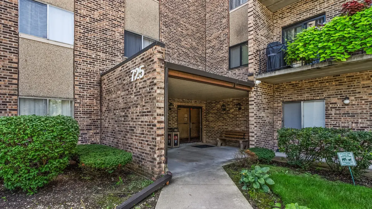 725 W Huntington Commons Road