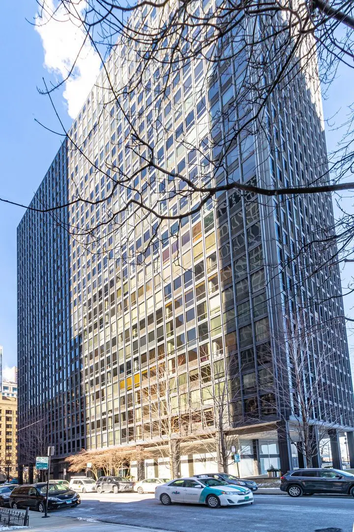 900 N LAKE SHORE Drive