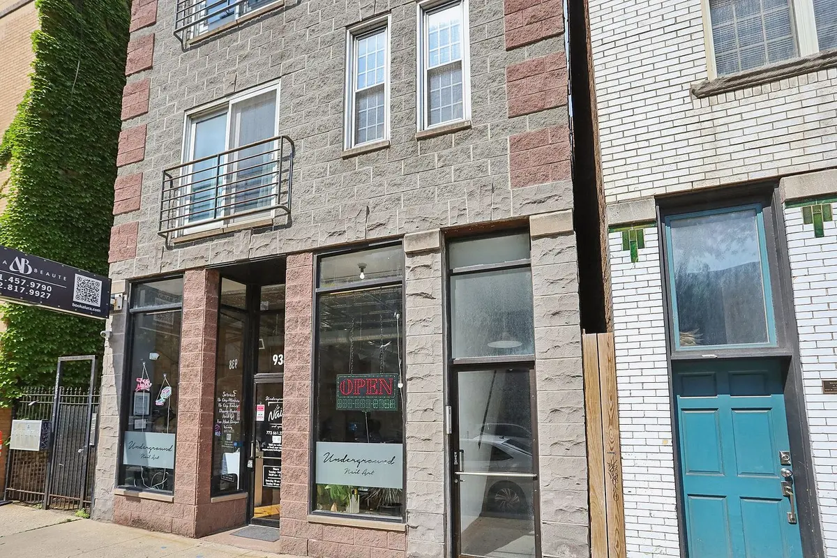 938 N Damen Avenue