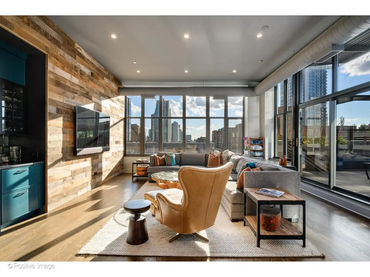333 W Hubbard Street