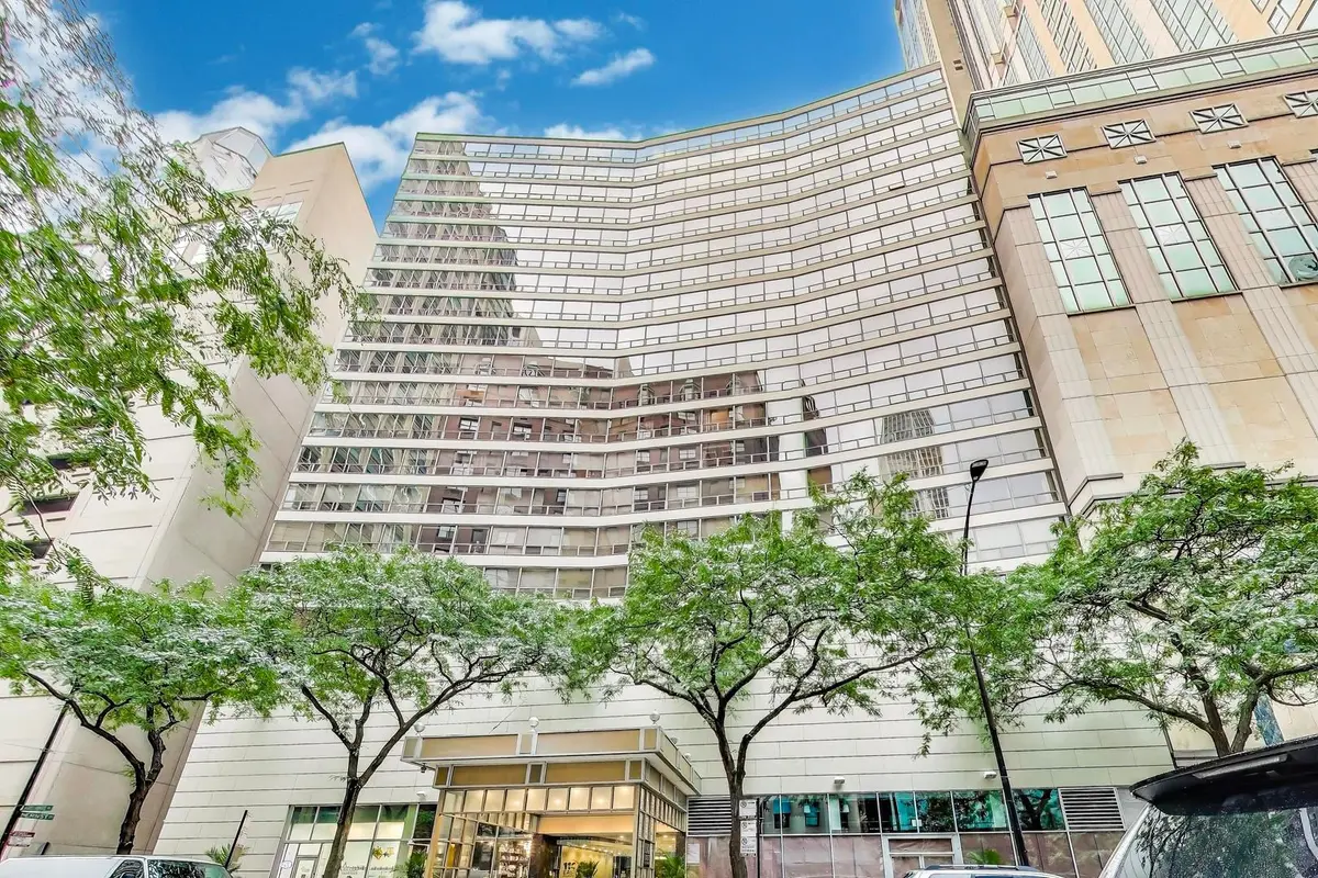 110 E Delaware Place