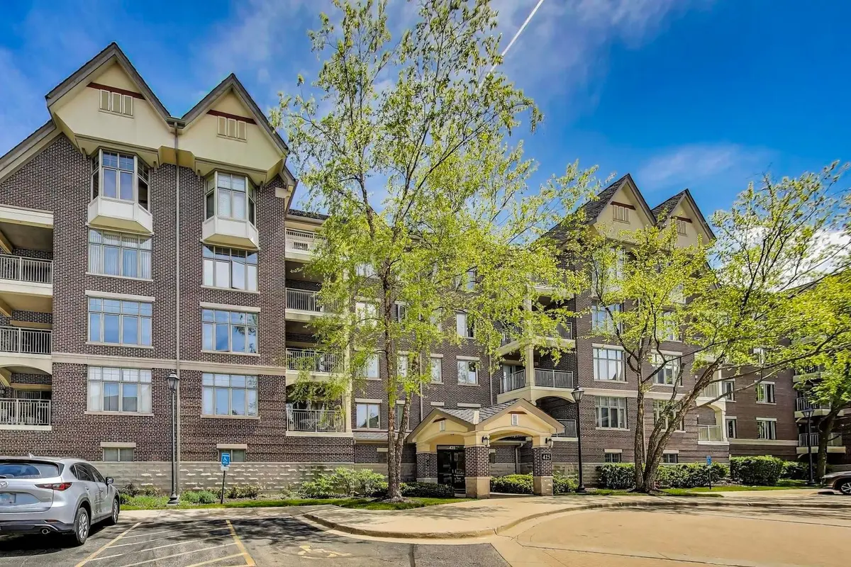425 Village Green