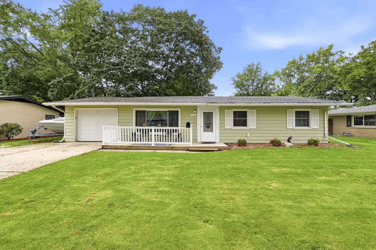 16 Greenbriar Drive