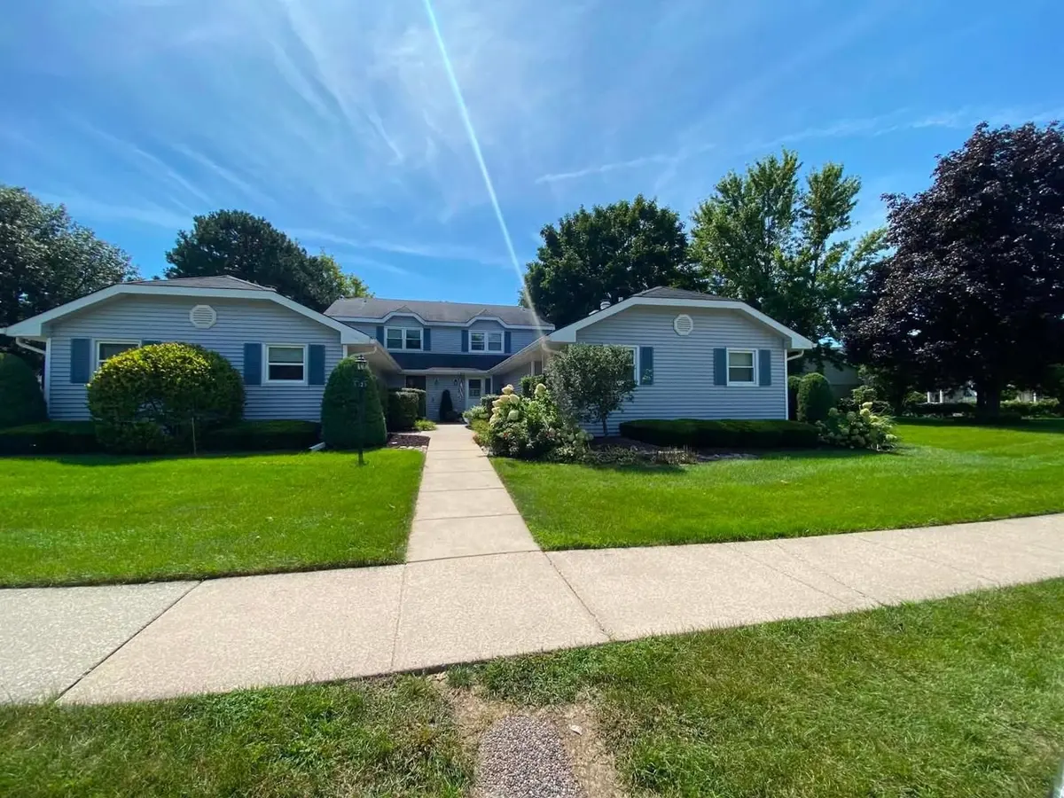 5329 W Woodland Drive