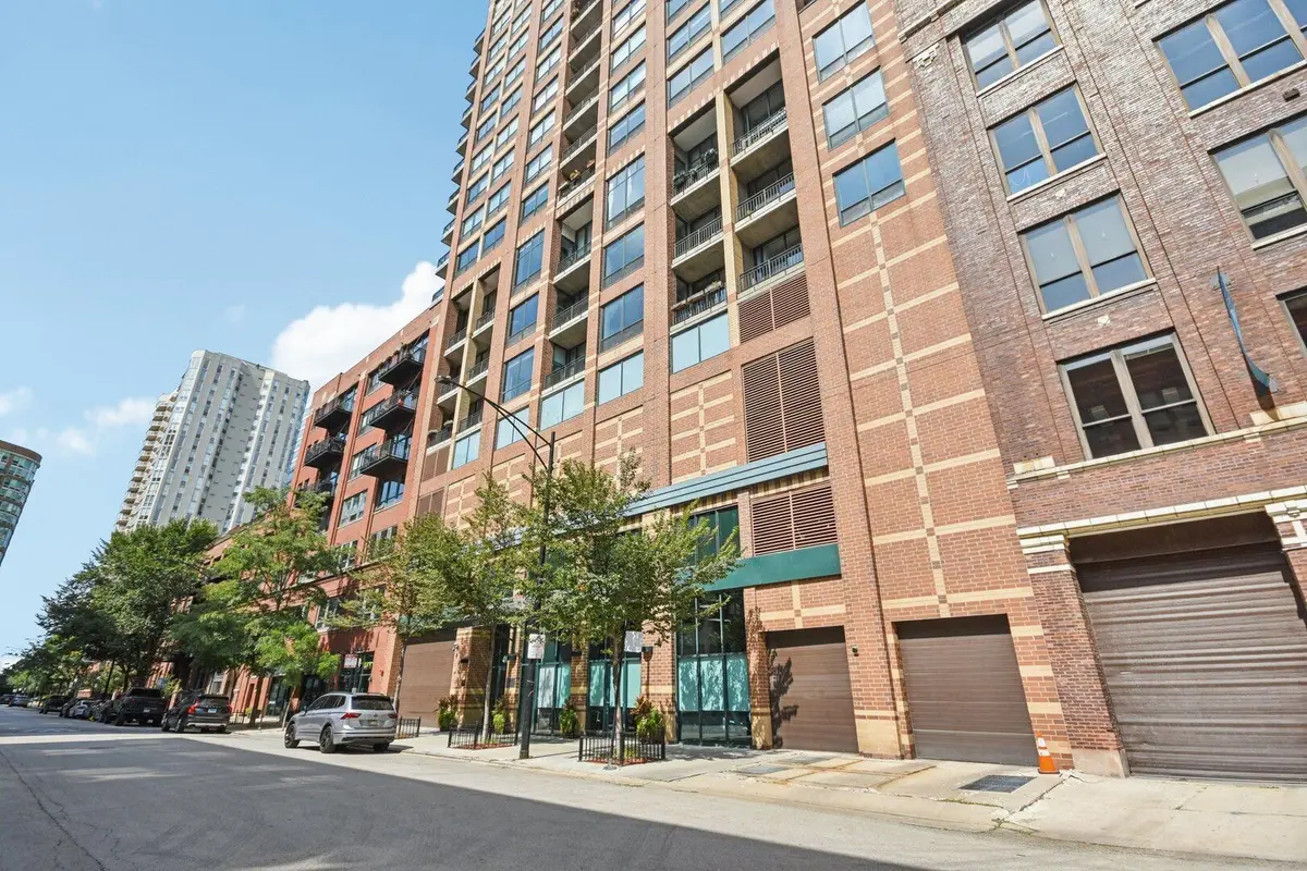 400 W Ontario Street