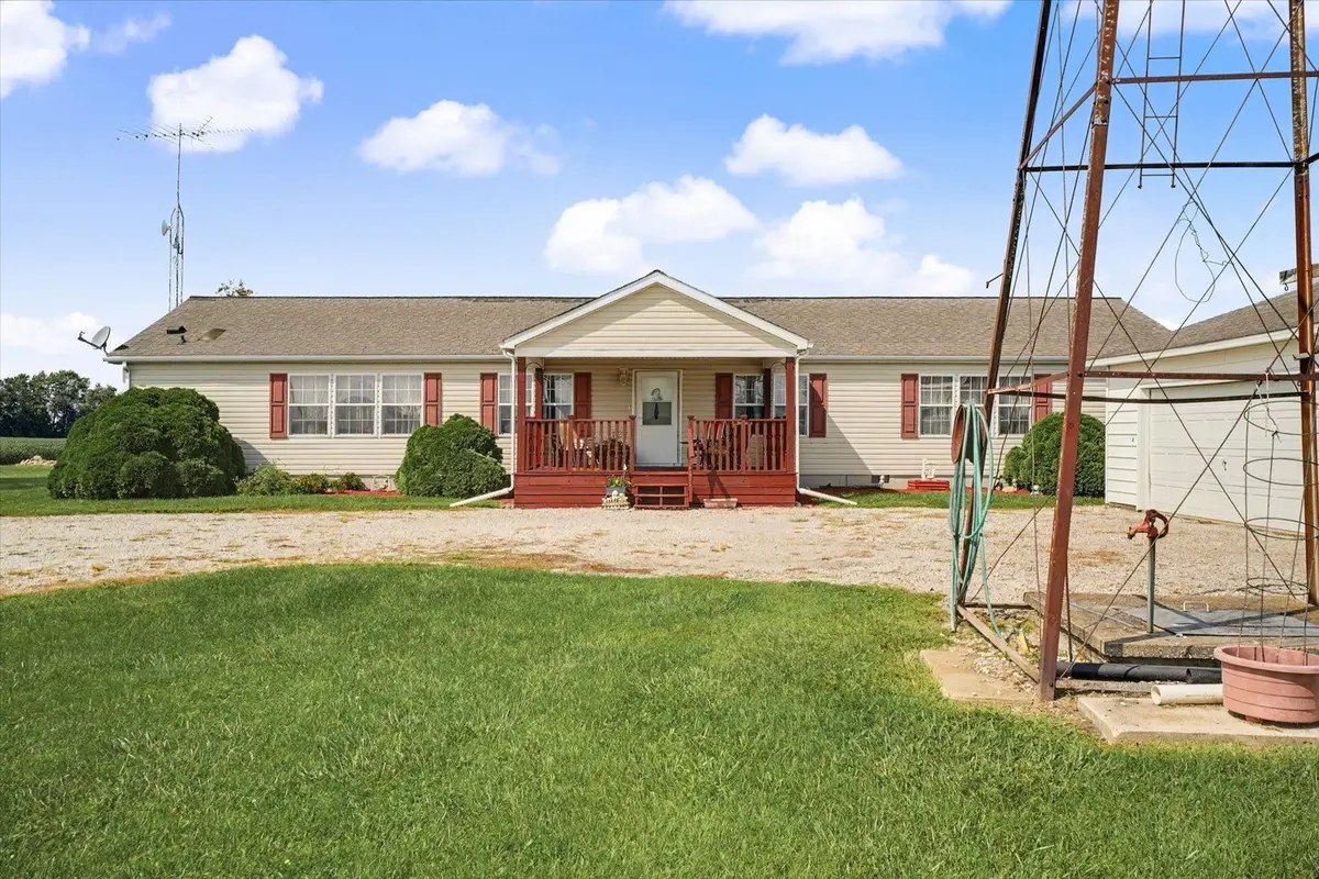 2225 E 1700th Road