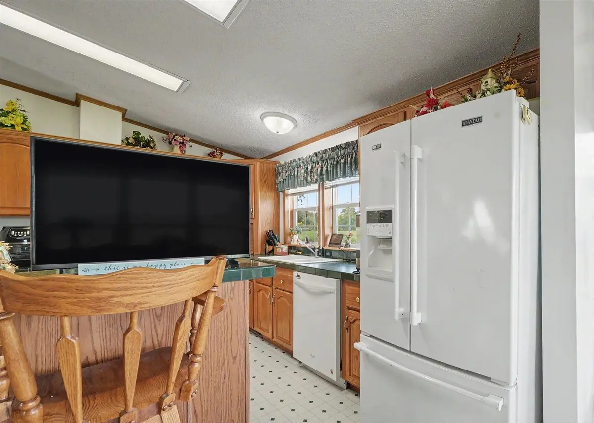 2225 E 1700th Road