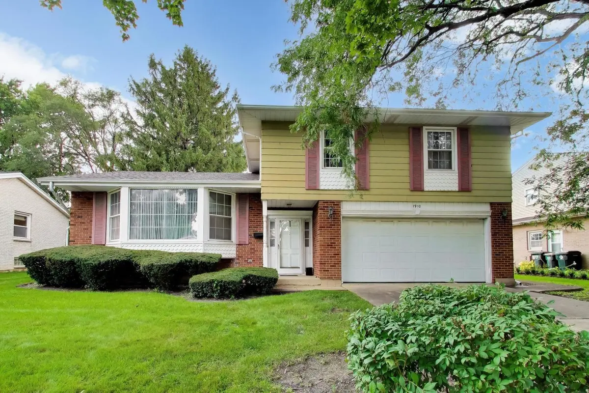 1910 E Robinhood Lane