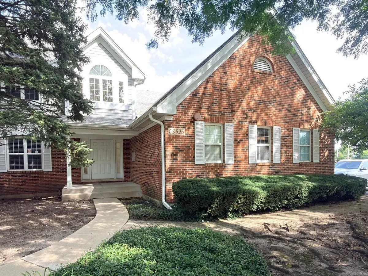 5S525 Scots Drive