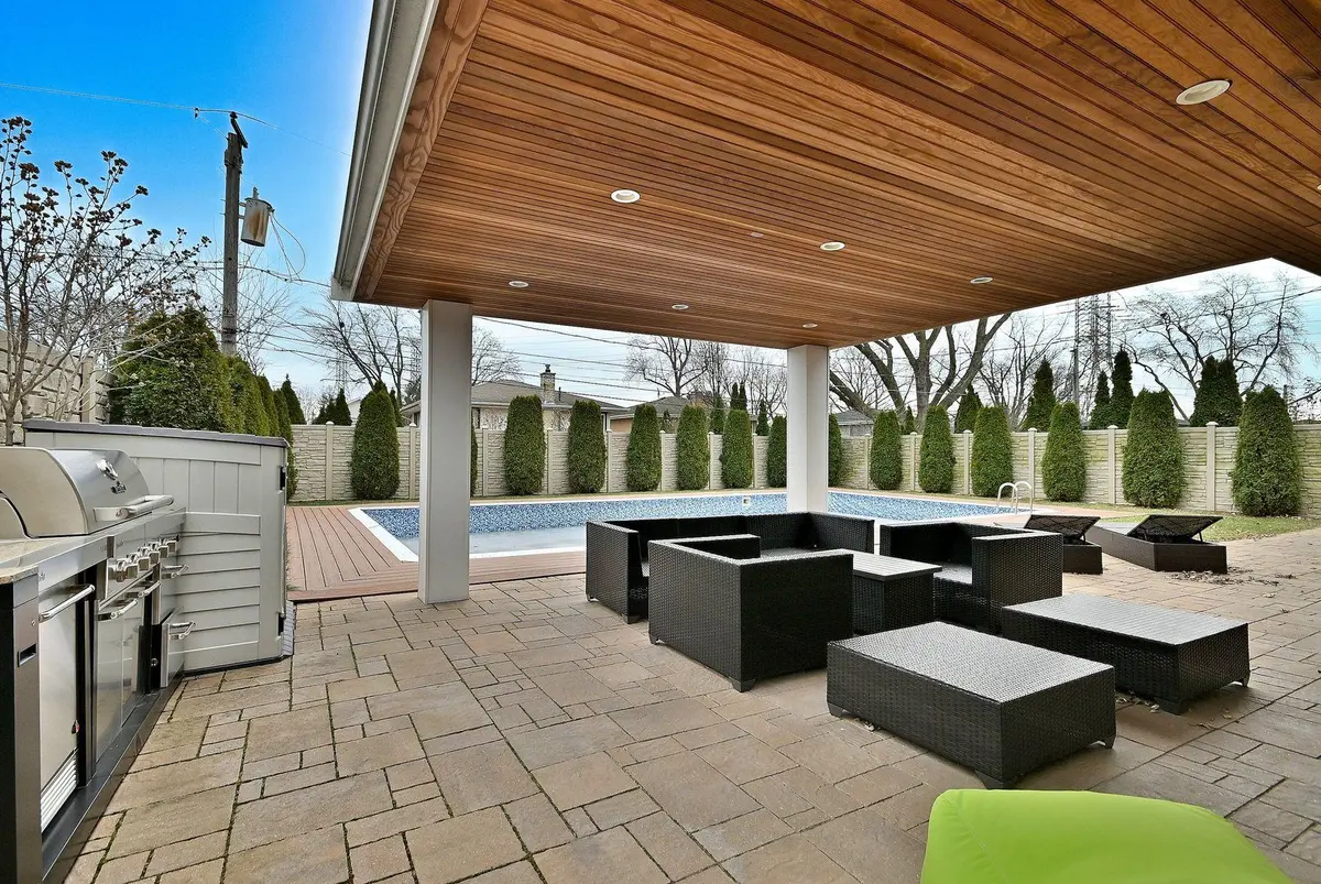 575 Bedford Lane