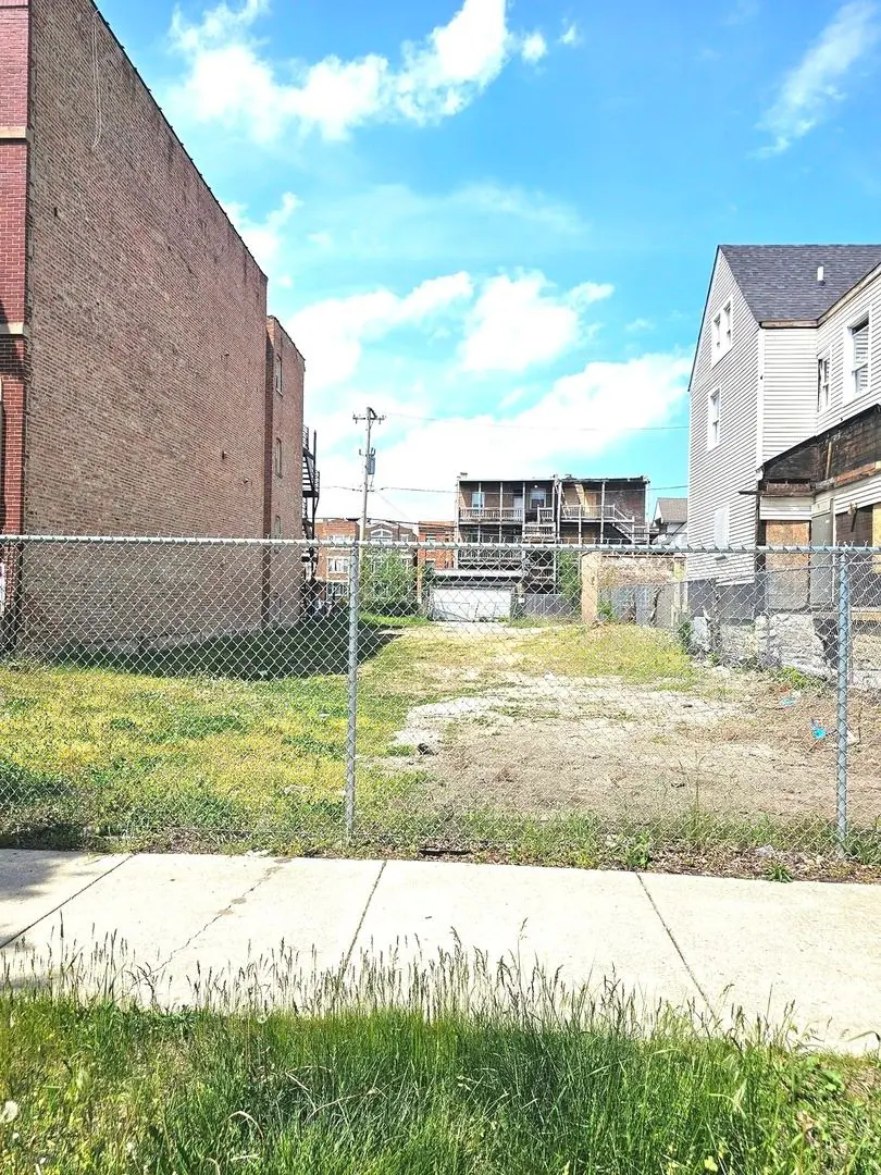 1524 E Marquette Road