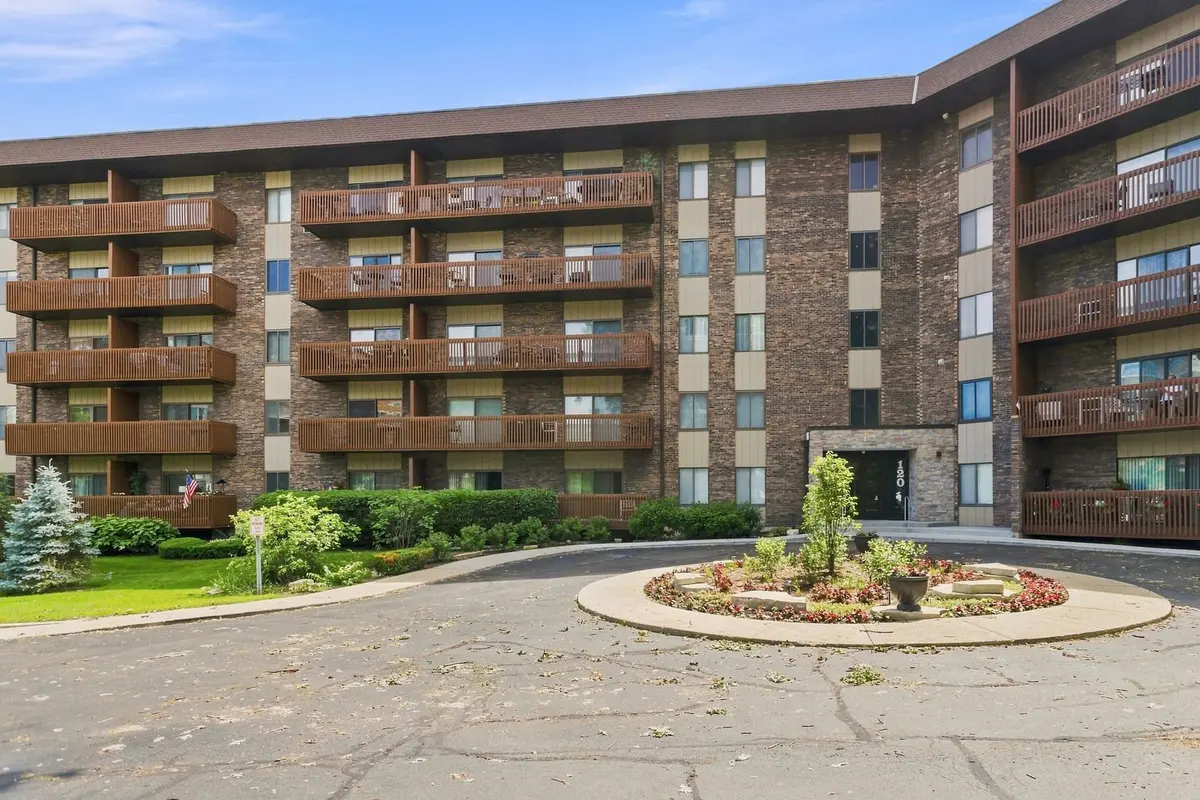 120 Lakeview Drive