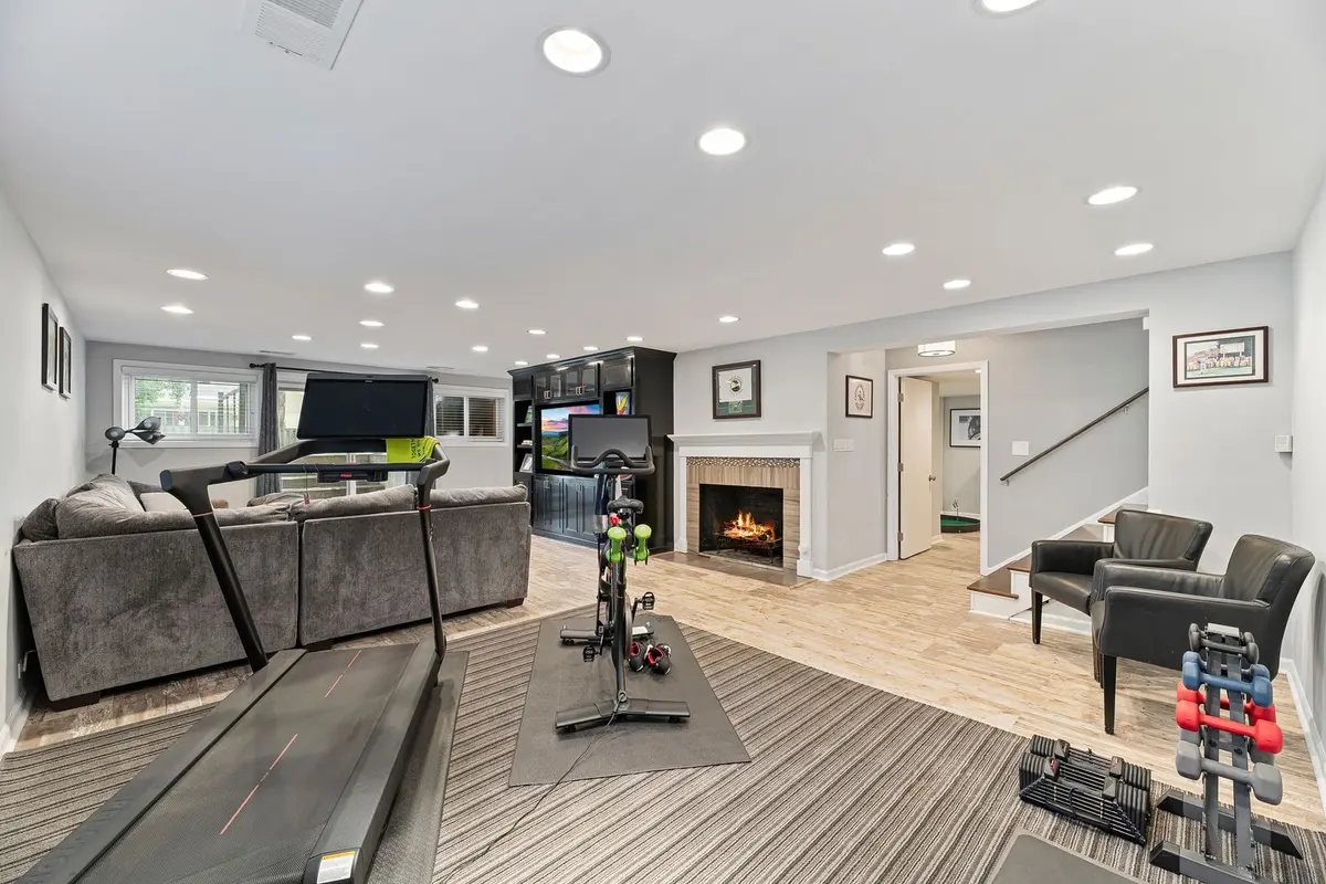 2843 Twin Oaks Drive