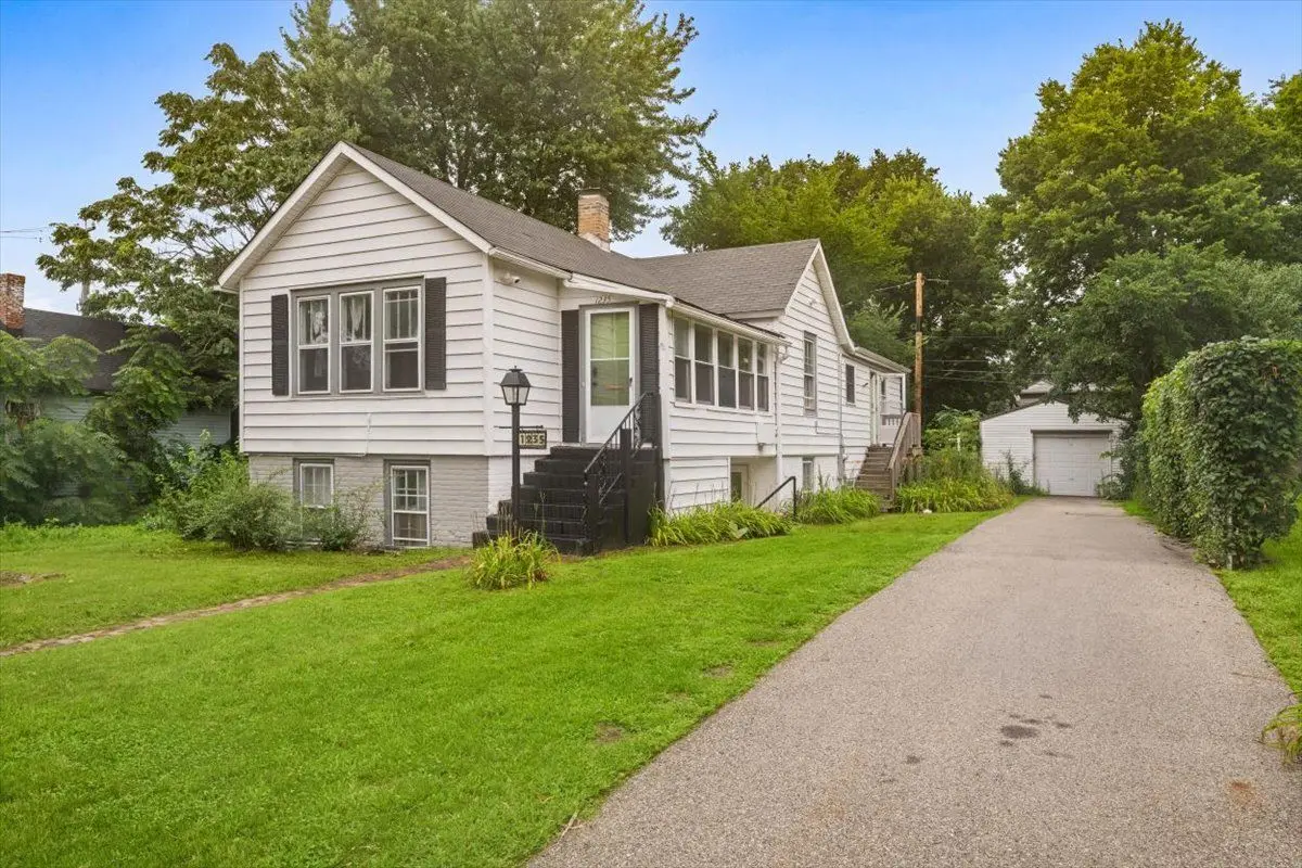1235 Leon Place