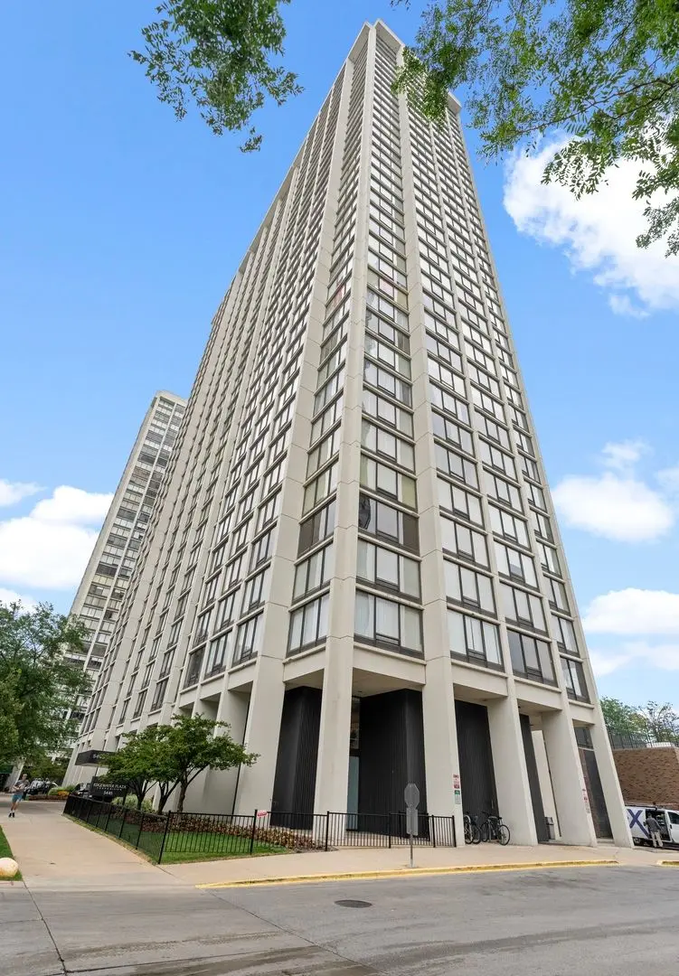 5445 N Sheridan Road