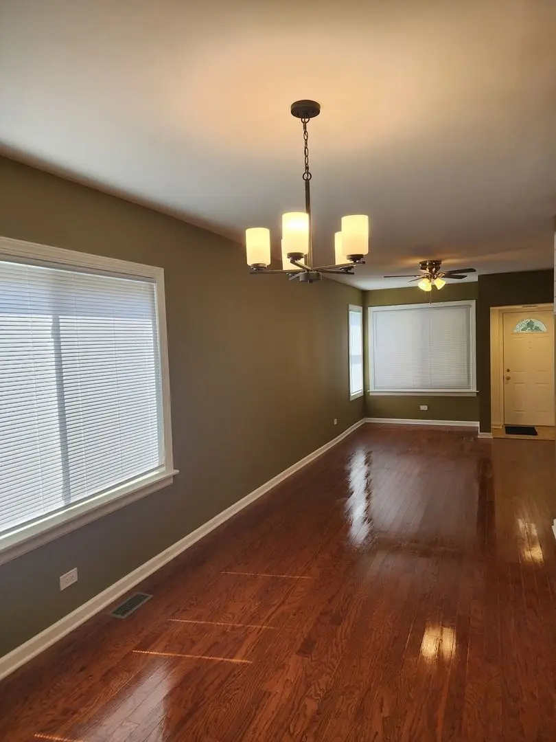 2659 N Mont Clare Avenue