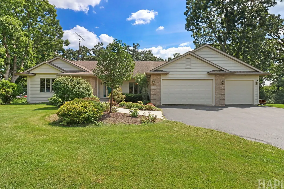 2215 N Elmkirk Park