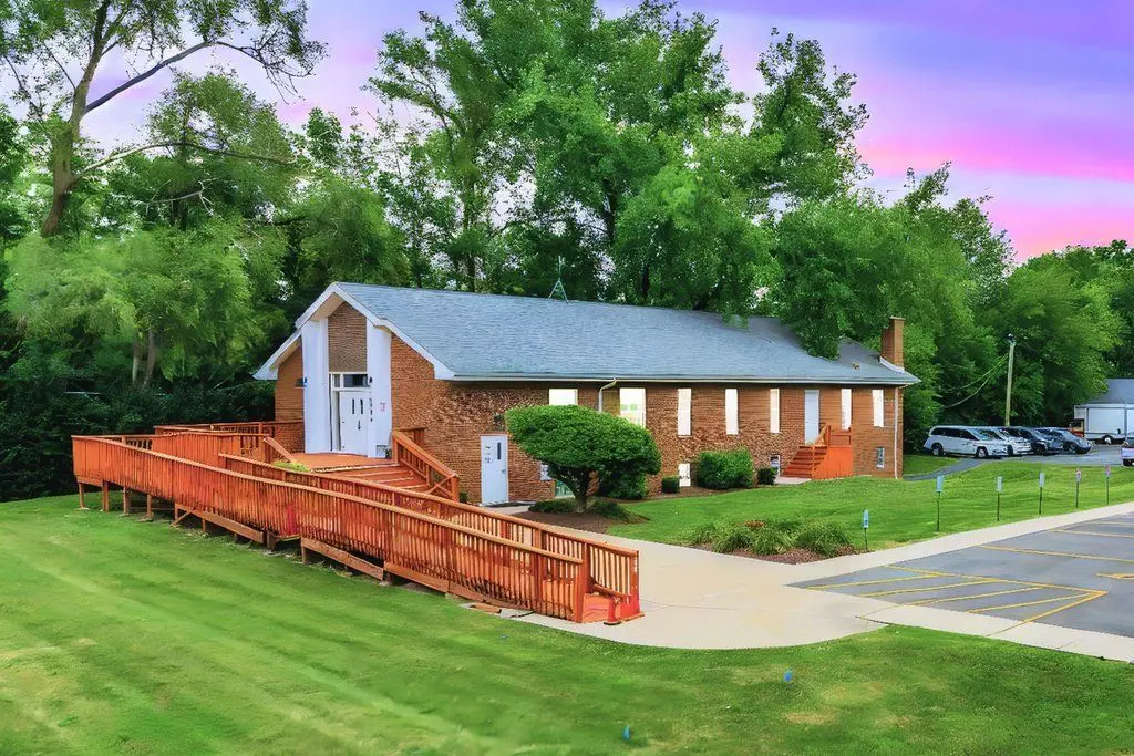 1352 N Cedar Road