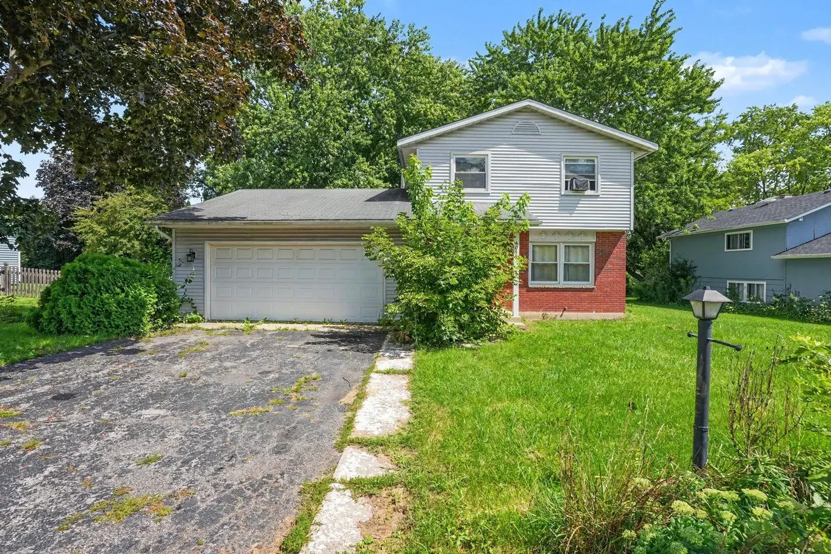 1055 Belle Plaine Avenue
