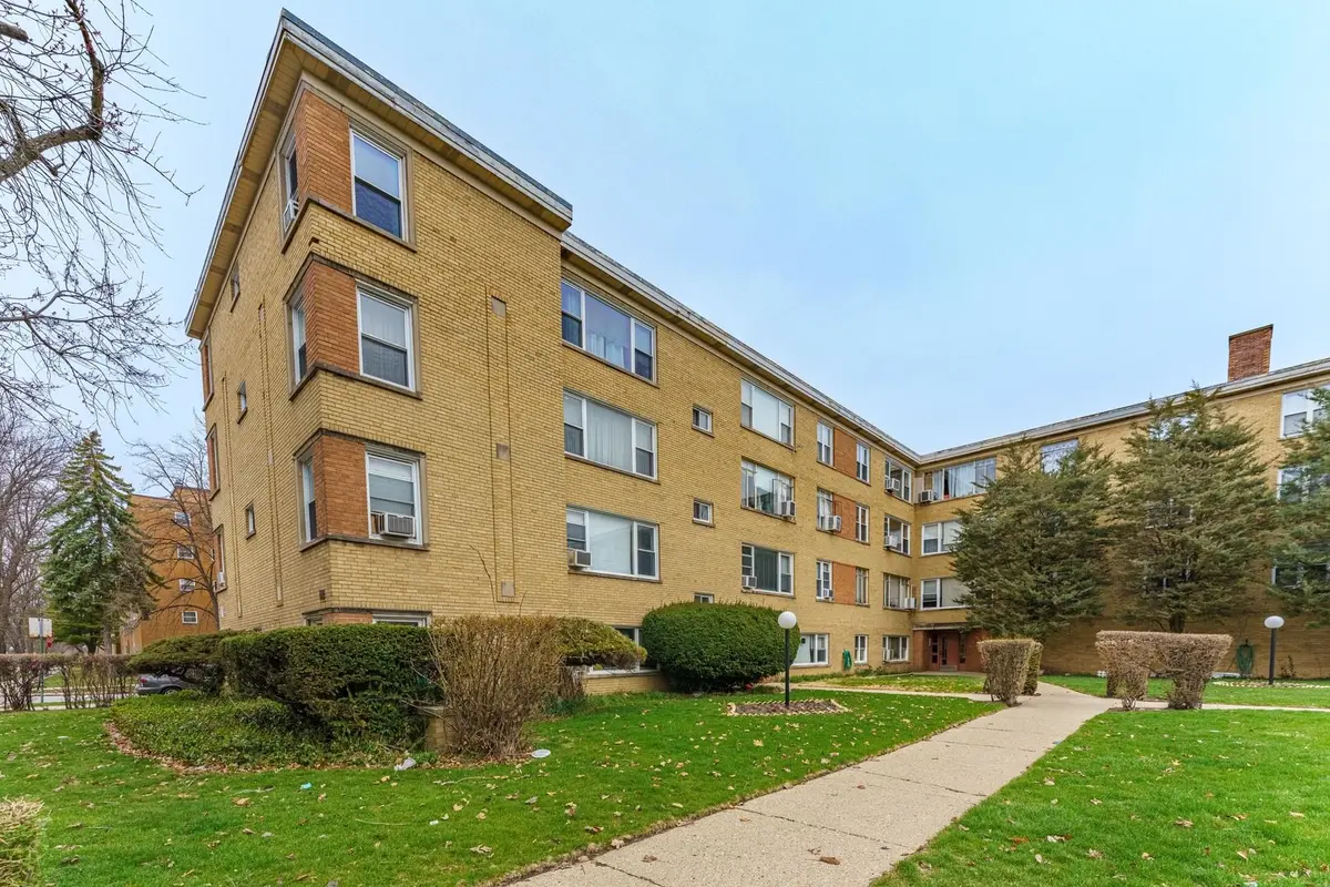 6035 N Damen Avenue