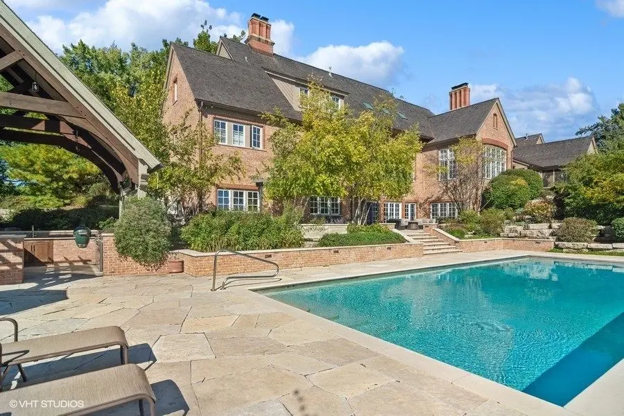 65 ROUND BARN Road