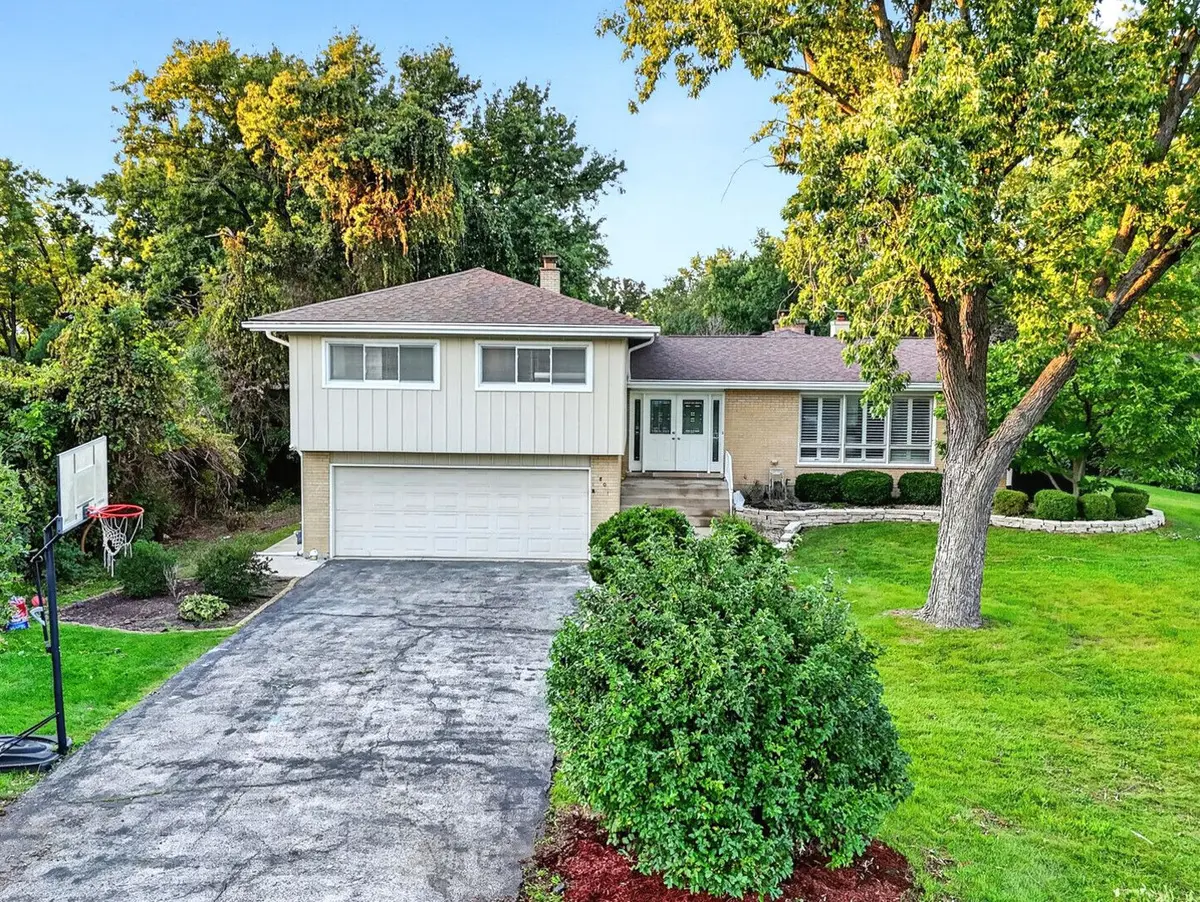 800 RIDGEMOOR Drive W