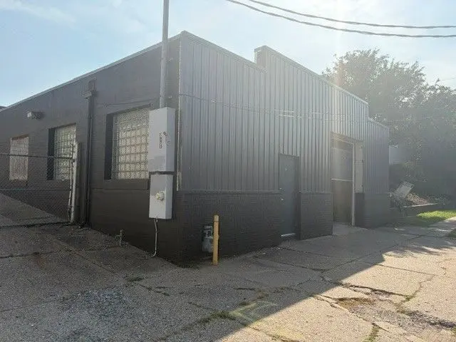 221 E 5th Street