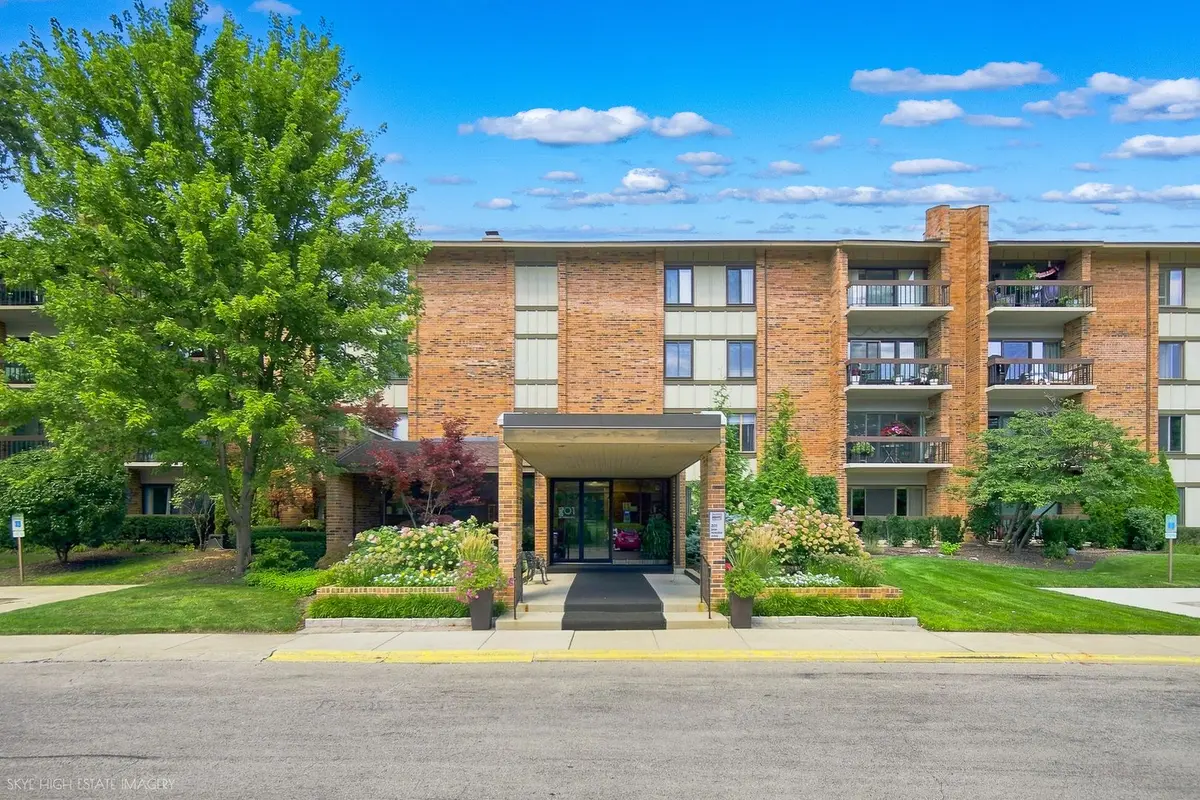 201 Lake Hinsdale Drive