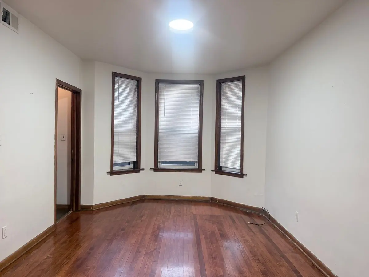 1633 W 38th Street