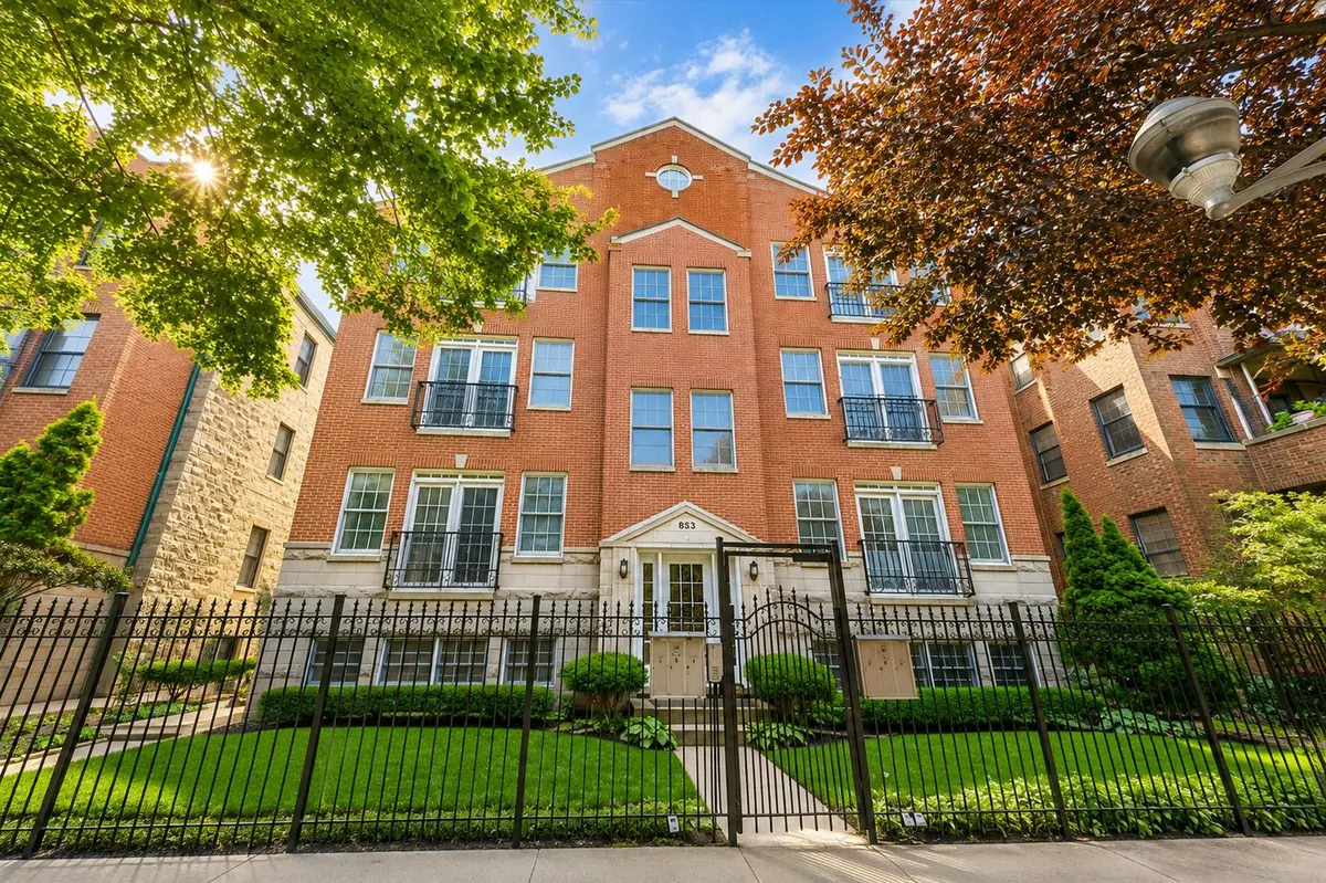 853 W Lakeside Place