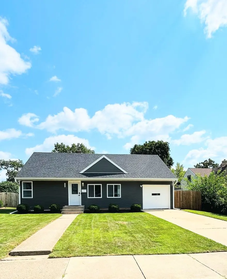 1328 LEAMAN Place