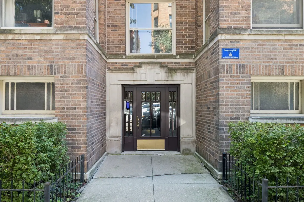 549 W Surf Street