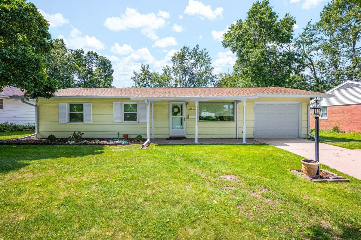 221 Ivanhoe Way