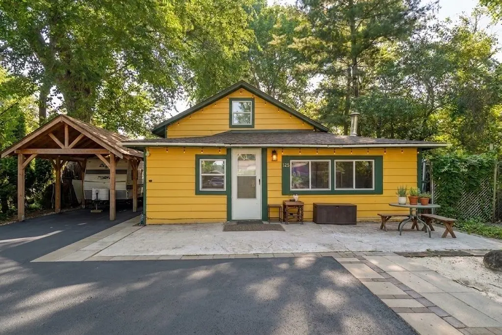 125 Sunnyside Avenue