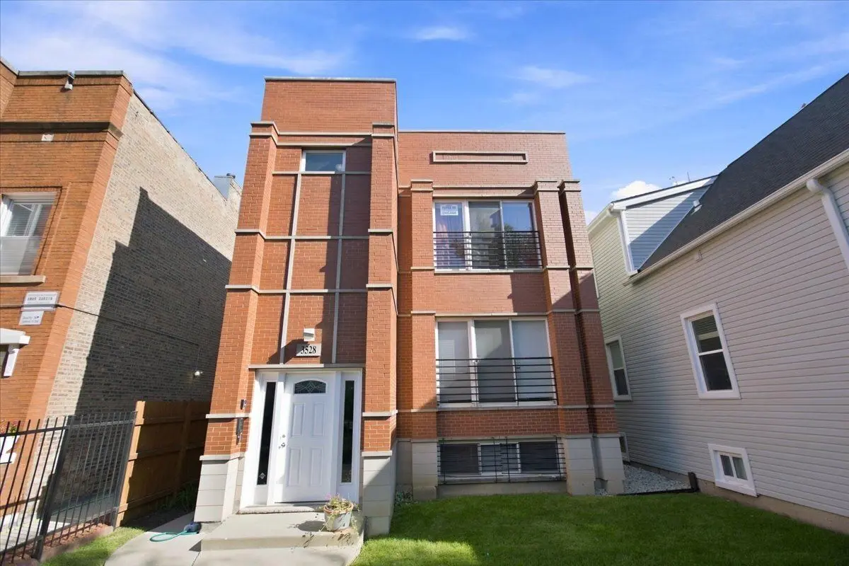 3528 W Shakespeare Avenue